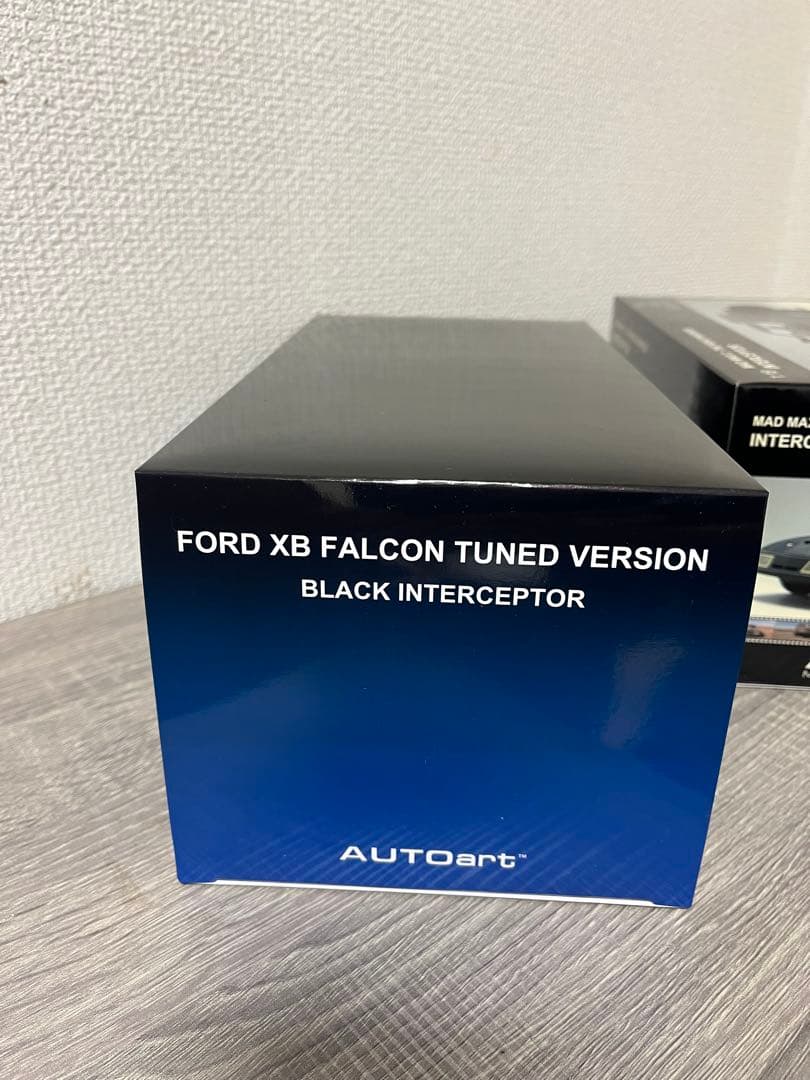 オートアート　マッドマックス　インターセプター　２台