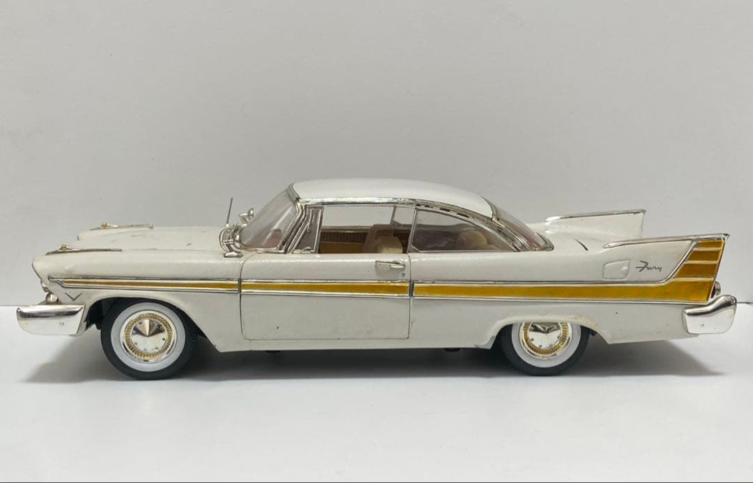 レア！　1/18 アメ車　ミニカー　プリマス　フューリー　ベルベディア