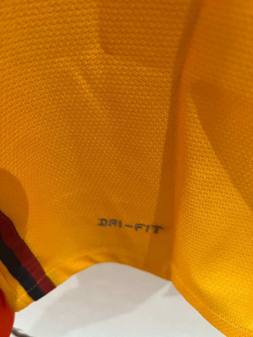 サッカー　NIKE バルセロナ メッシ 　ユニフォーム　未使用、タグ付き　長袖