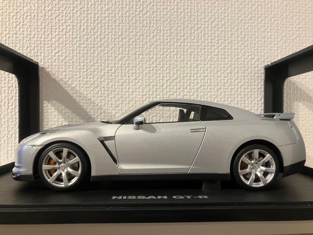 1/18　オートアート　ニッサン GT-R (R35)