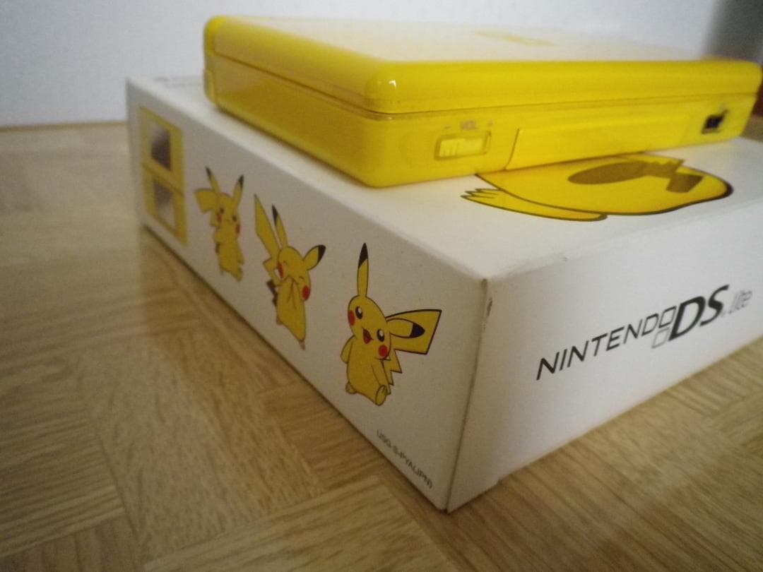Nintendo DS Lite ピカチュウ 中古品