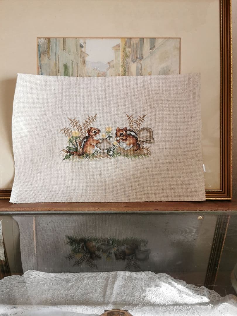 アンティークニードルクロスポイント草原のシマリス麻クロス 蒲公英ドングリ茸リネン