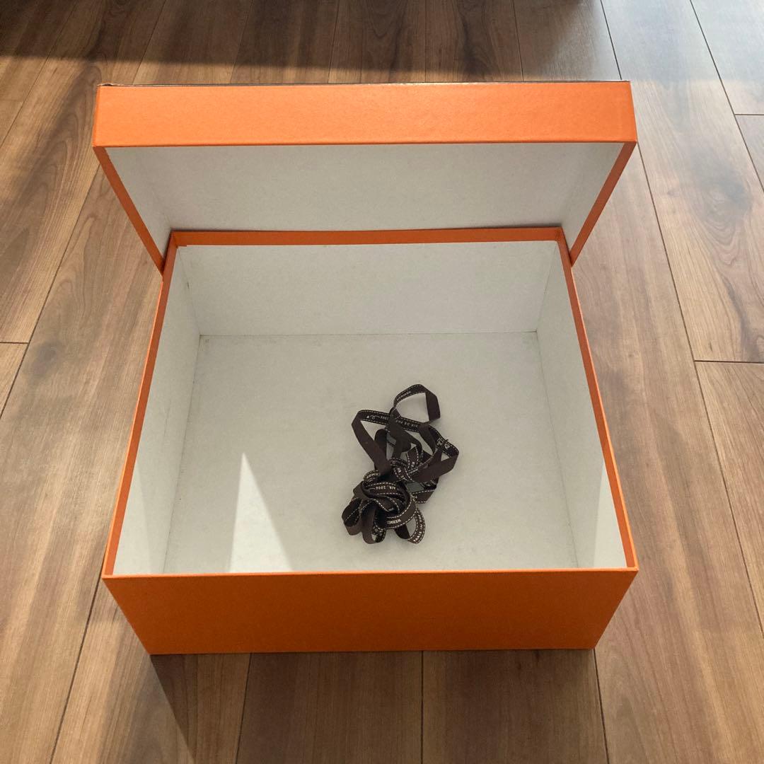 HERMESのボックスとリボン