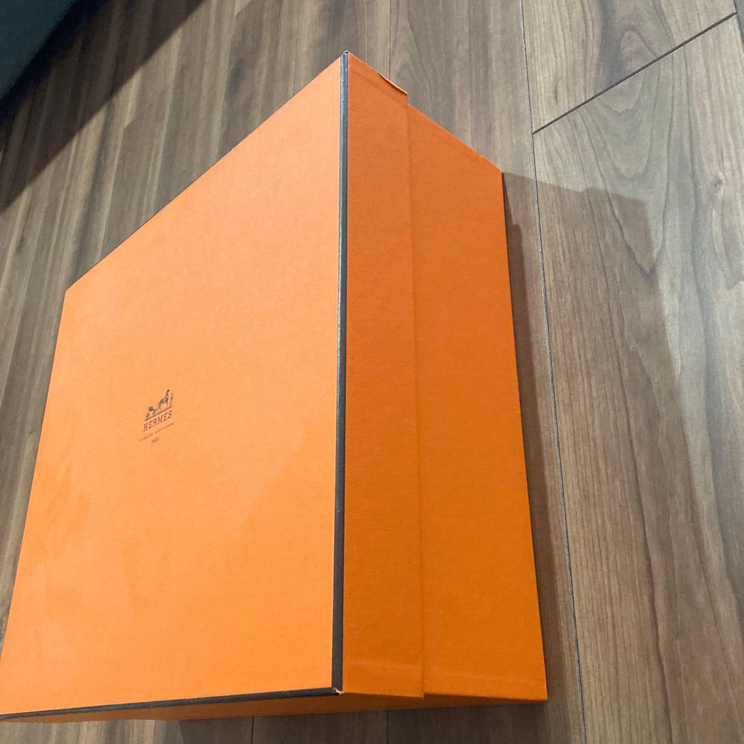 HERMESのボックスとリボン
