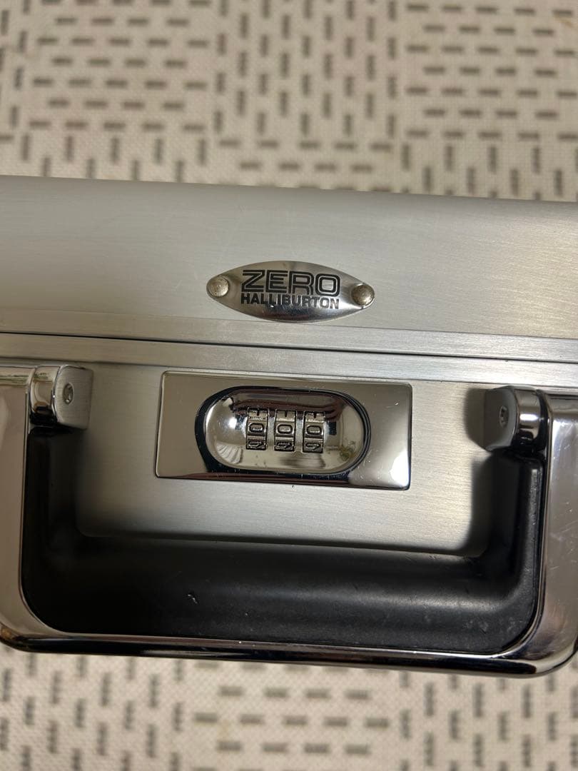 ゼロハリバートン　アタッシュケース　ジュラルミンケース