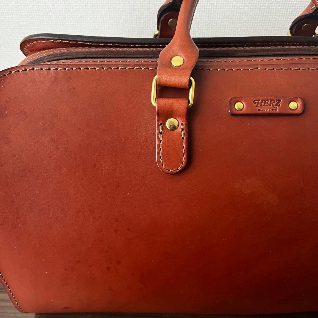 ヘルツ 二本手ファスナーボストンバッグ