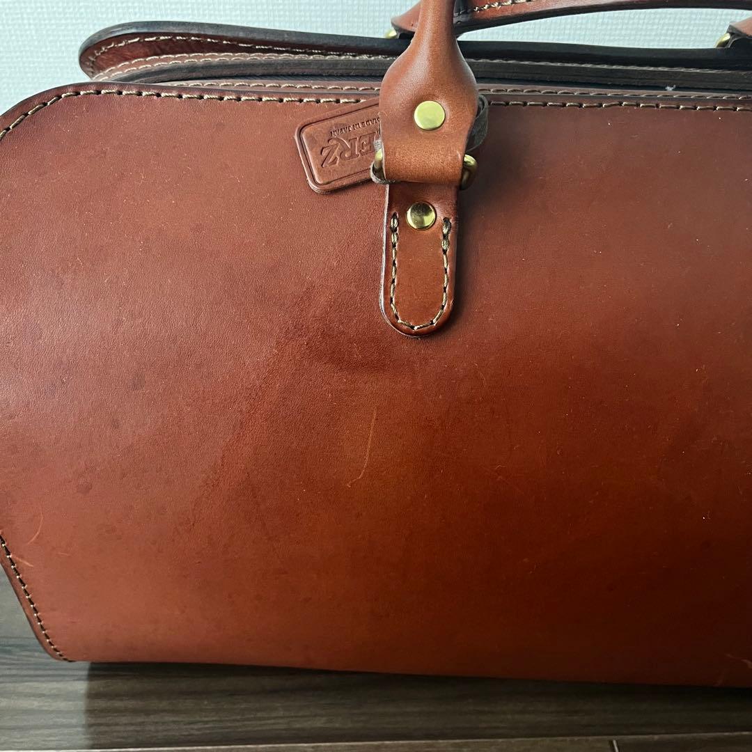 ヘルツ 二本手ファスナーボストンバッグ