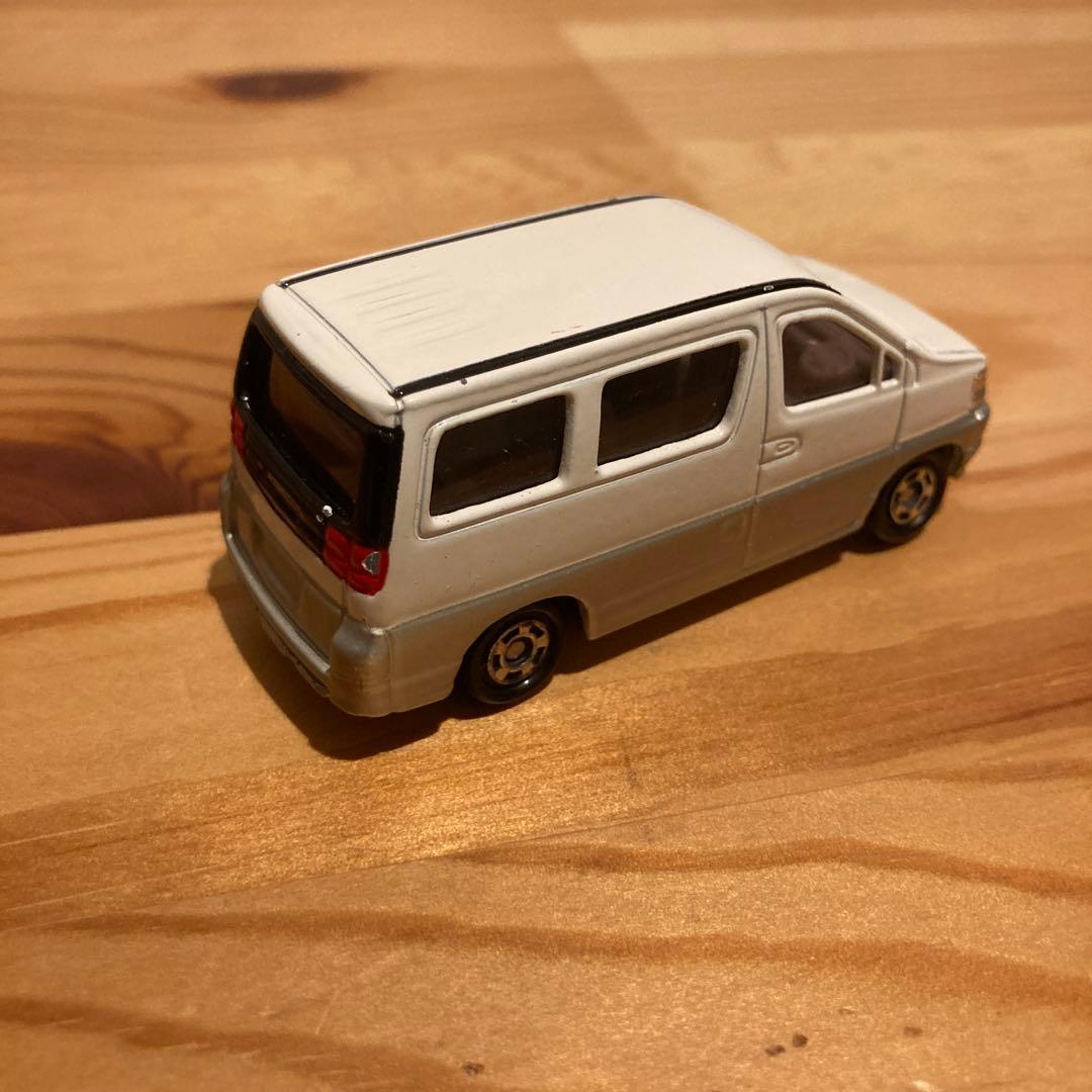 トミカ　エルグランド