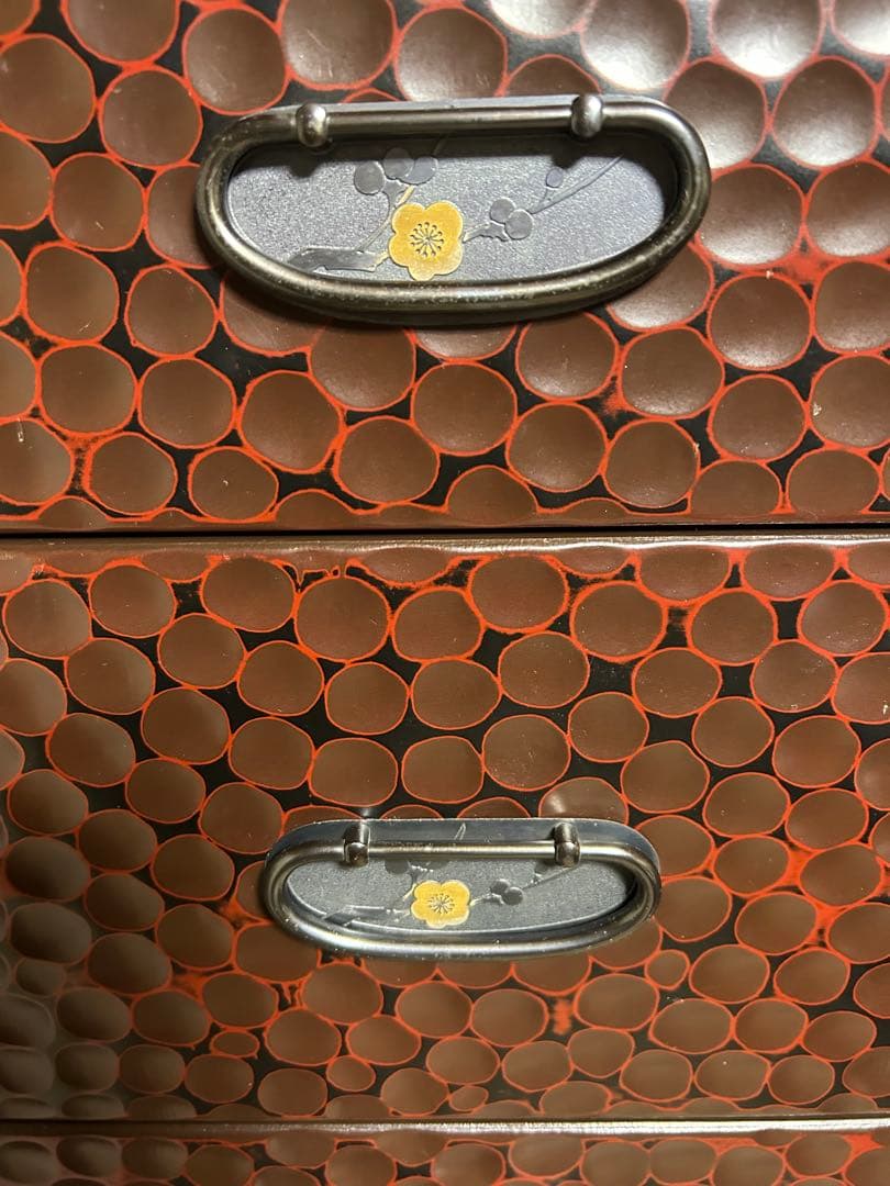 鎌倉彫　佐藤恵仙作　高級桐和箪笥８段引き出し 彫刻花模様