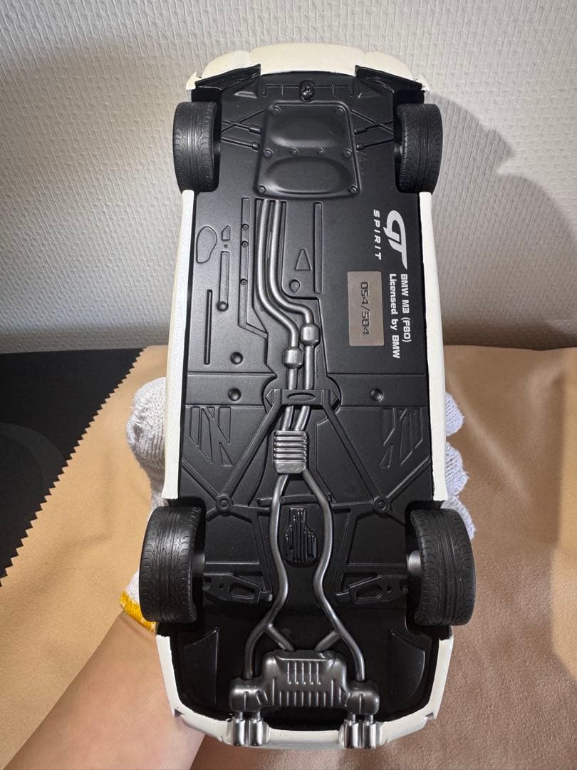  M3 Sedan ホワイト 1/18 ミニカー