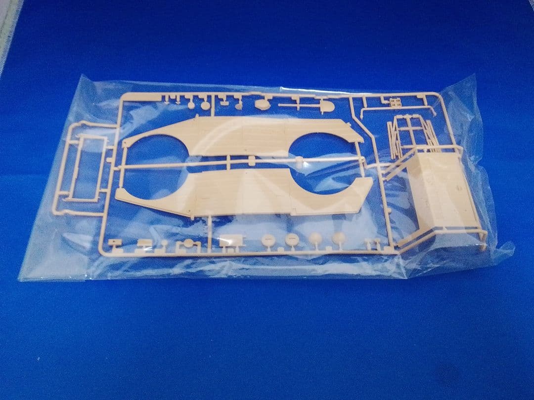 新品 未組立 タミヤ Pkw.K1 キユーベルワーゲン82型 １/１６