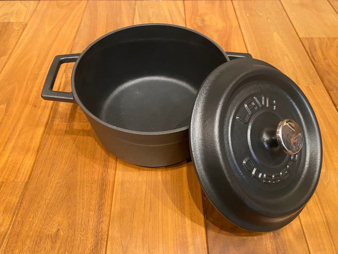 新古品　未使用　LAVA ラウンドキャセロール マットブラック 20cm