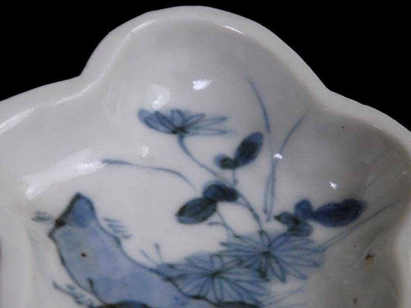 古伊万里　染付　岩に菊の図　梅型変形皿　豆皿　E585AS-CQy