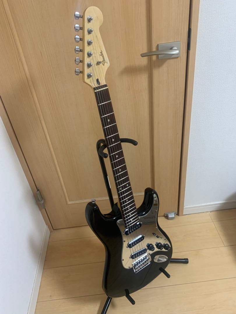 フェンダー風ストラトキャスタータイプのエレキギター