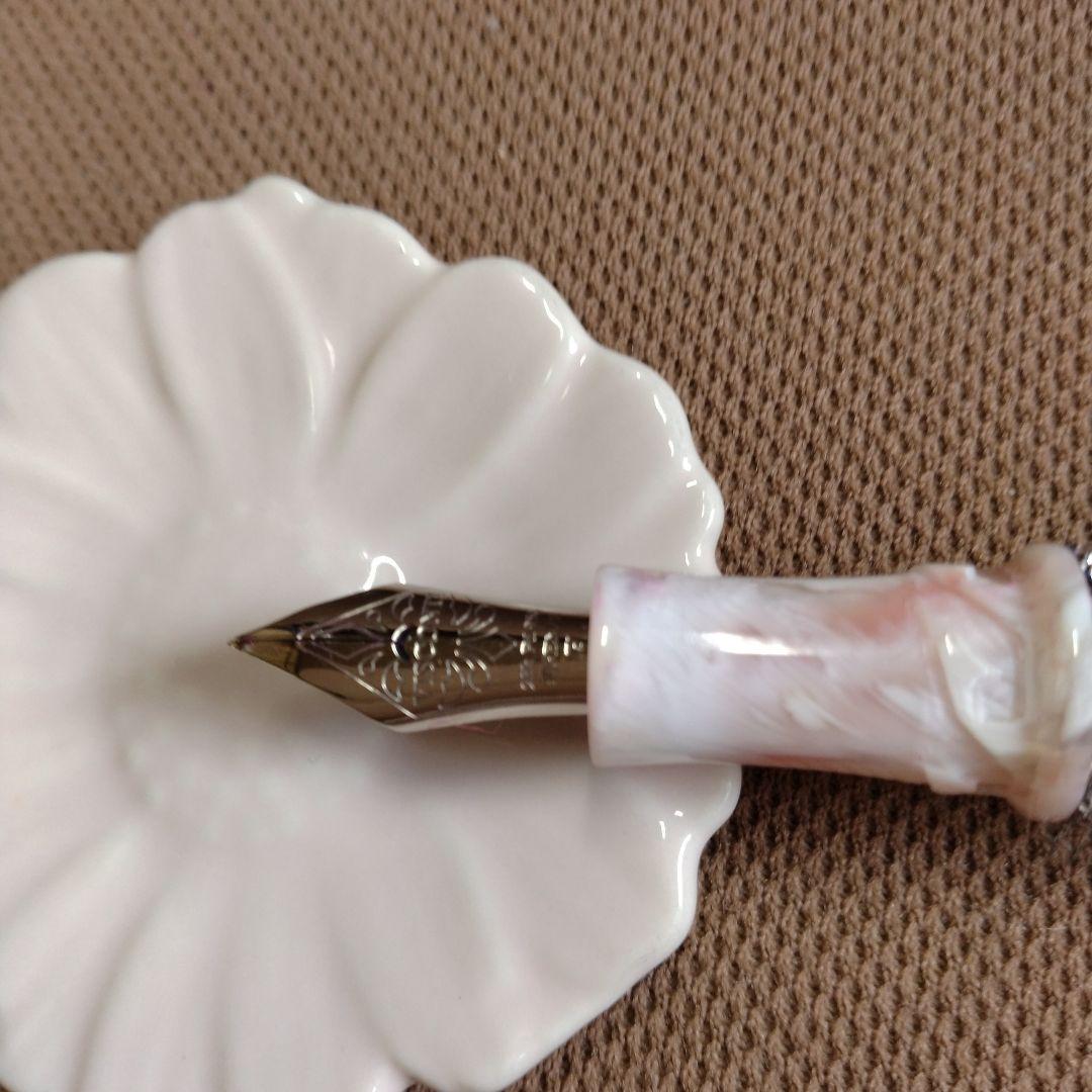 Visconti 万年筆 ディヴィーナロイヤル　ローズパールF