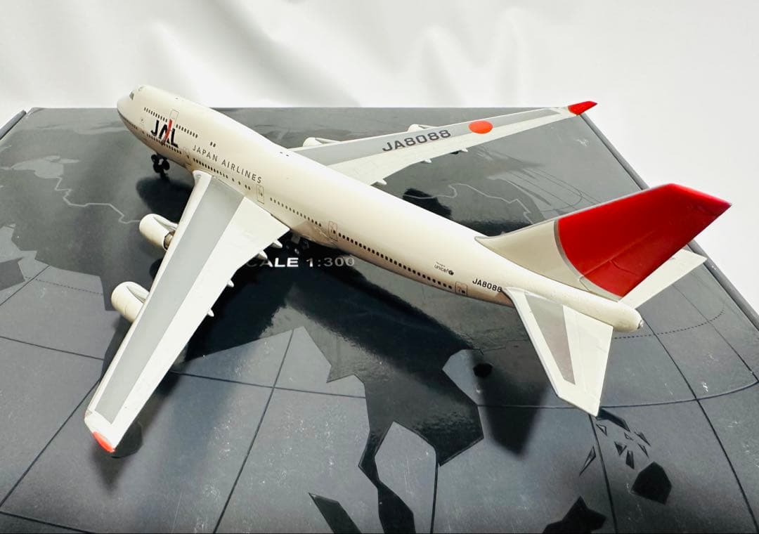 激レア 1/300 JAL 747-400 シリアル番号入りダイキャスト