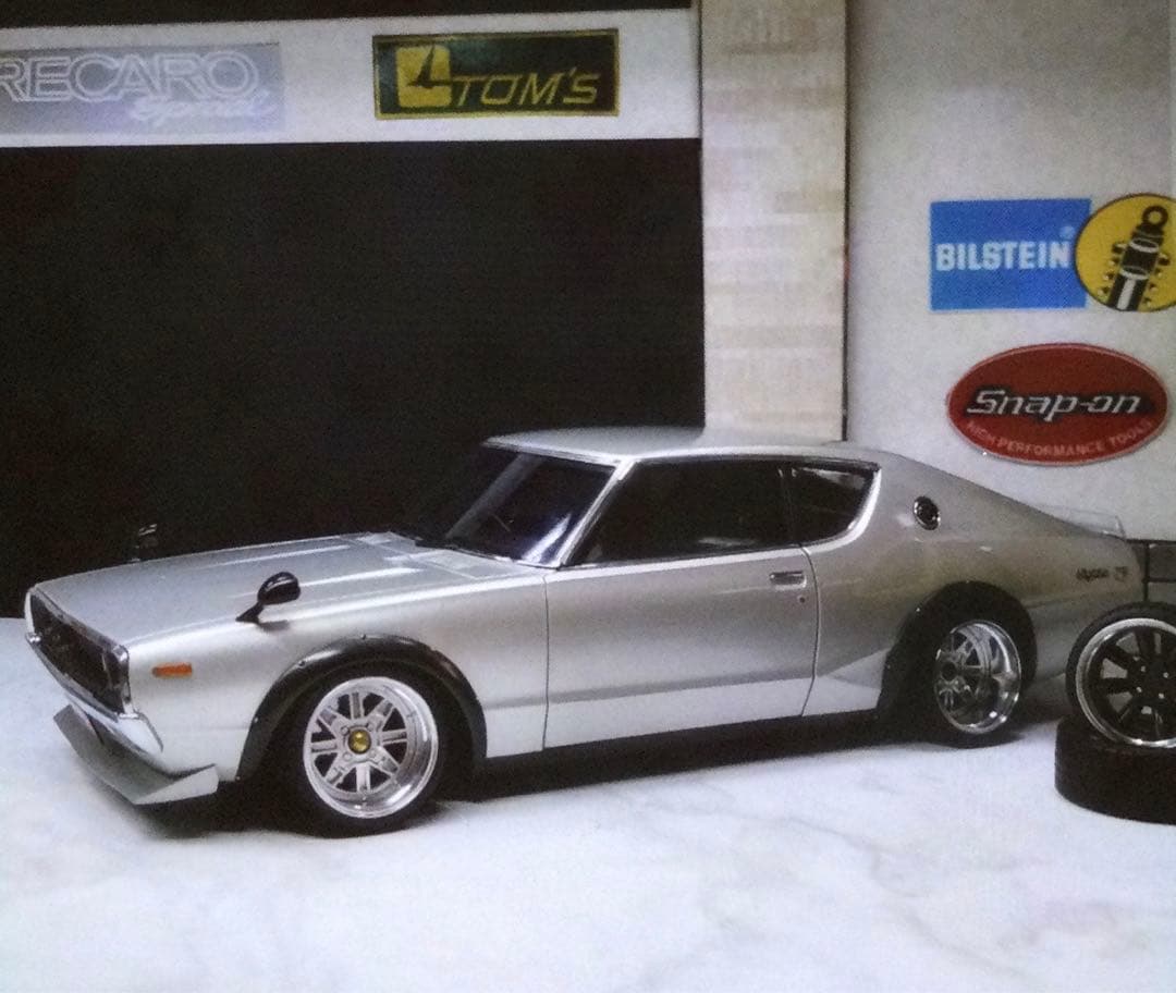 オートアート1/18 スカイラインGTーR シルバー　シャツおまけ付き