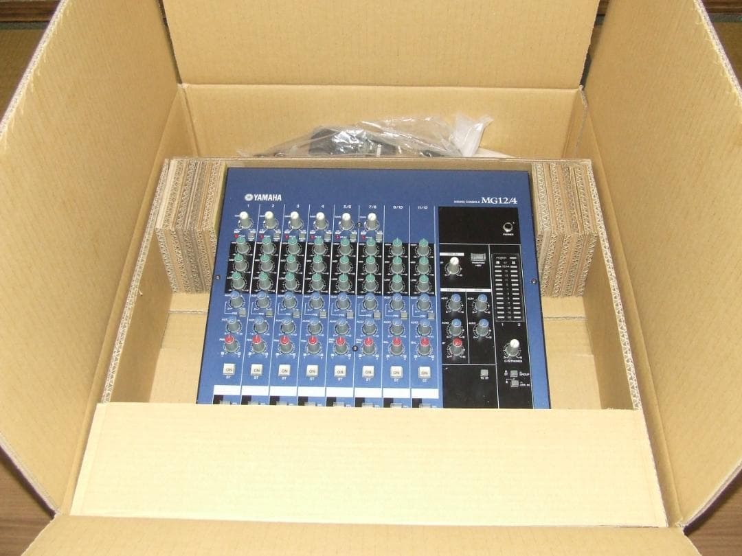 Yamaha MG12/4 アナログミキサー