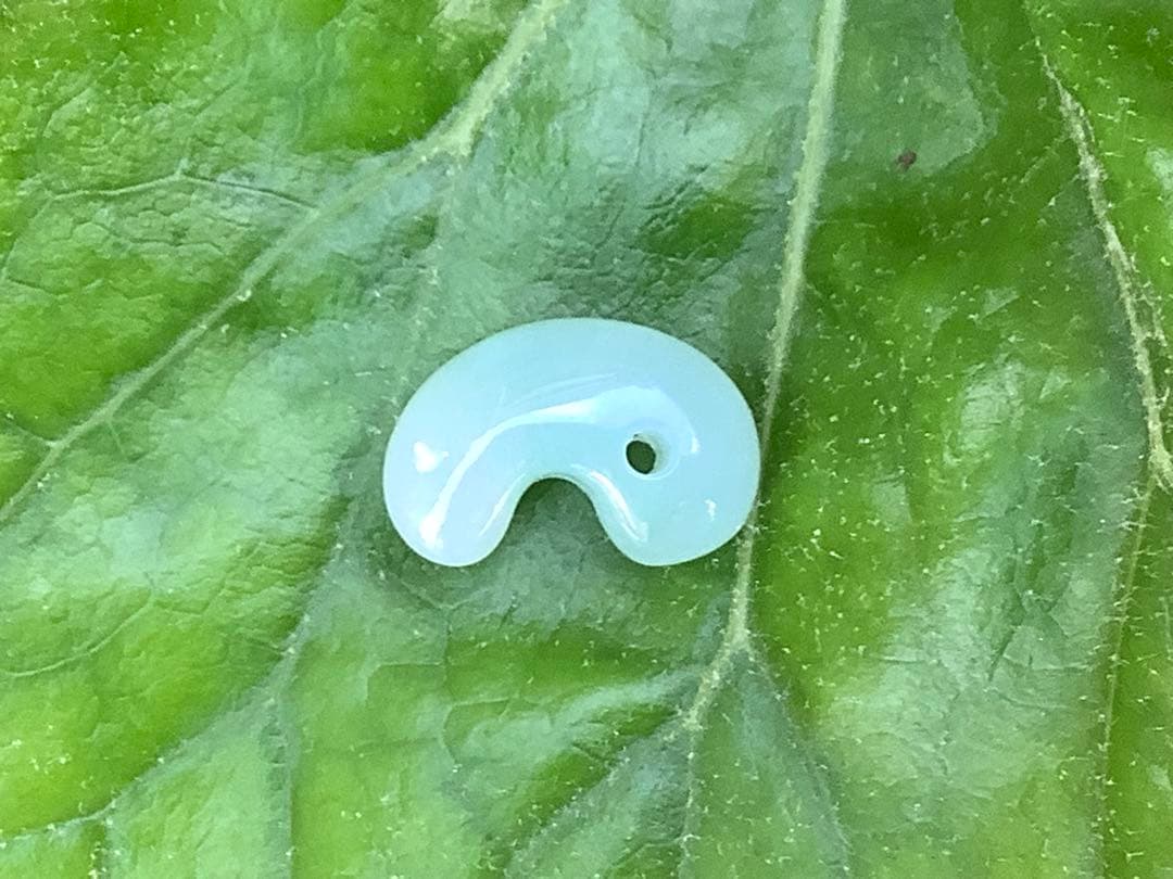 ✳最高峰*高品質とろとろのロウカン‼️ 糸魚川翡翠勾玉　本物をお持ちくださ…