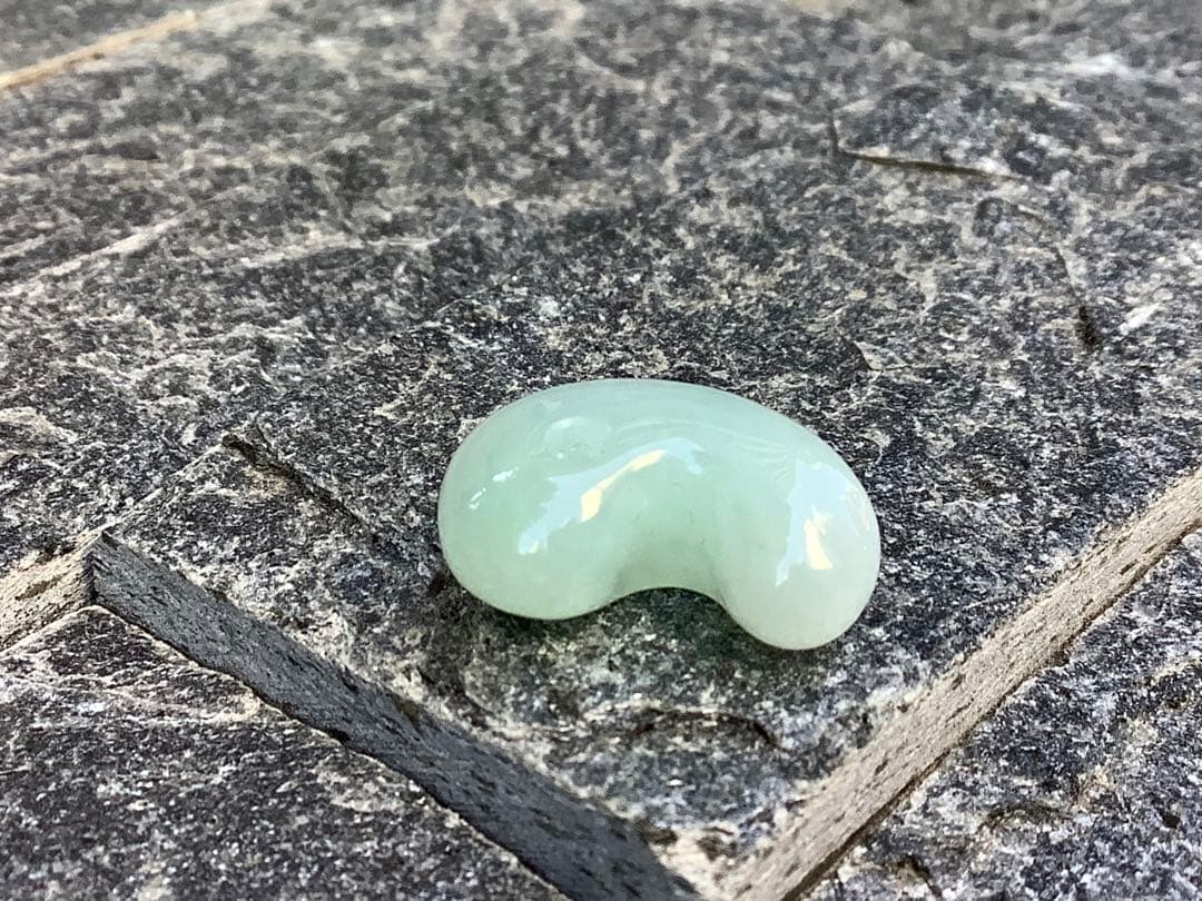 ✳最高峰*高品質とろとろのロウカン‼️ 糸魚川翡翠勾玉　本物をお持ちくださ…