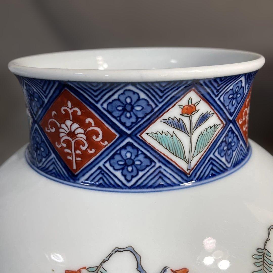 【柿右衛門】赤絵の伝統　日本の名窯　角福　柿右衛門作　錦岩柳小鳥文　花瓶