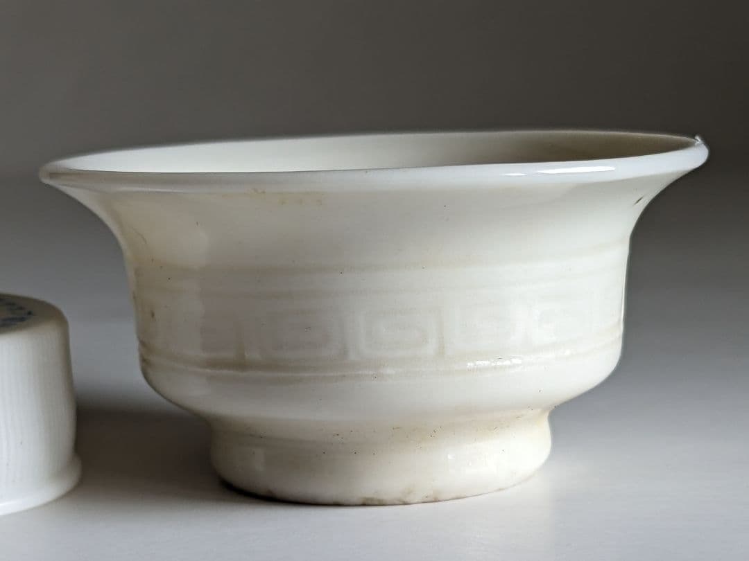 ♦白磁盃 陽刻雷紋様 盃 杯 猪口 古美術品 酒器 酒杯 骨董品 コレクション