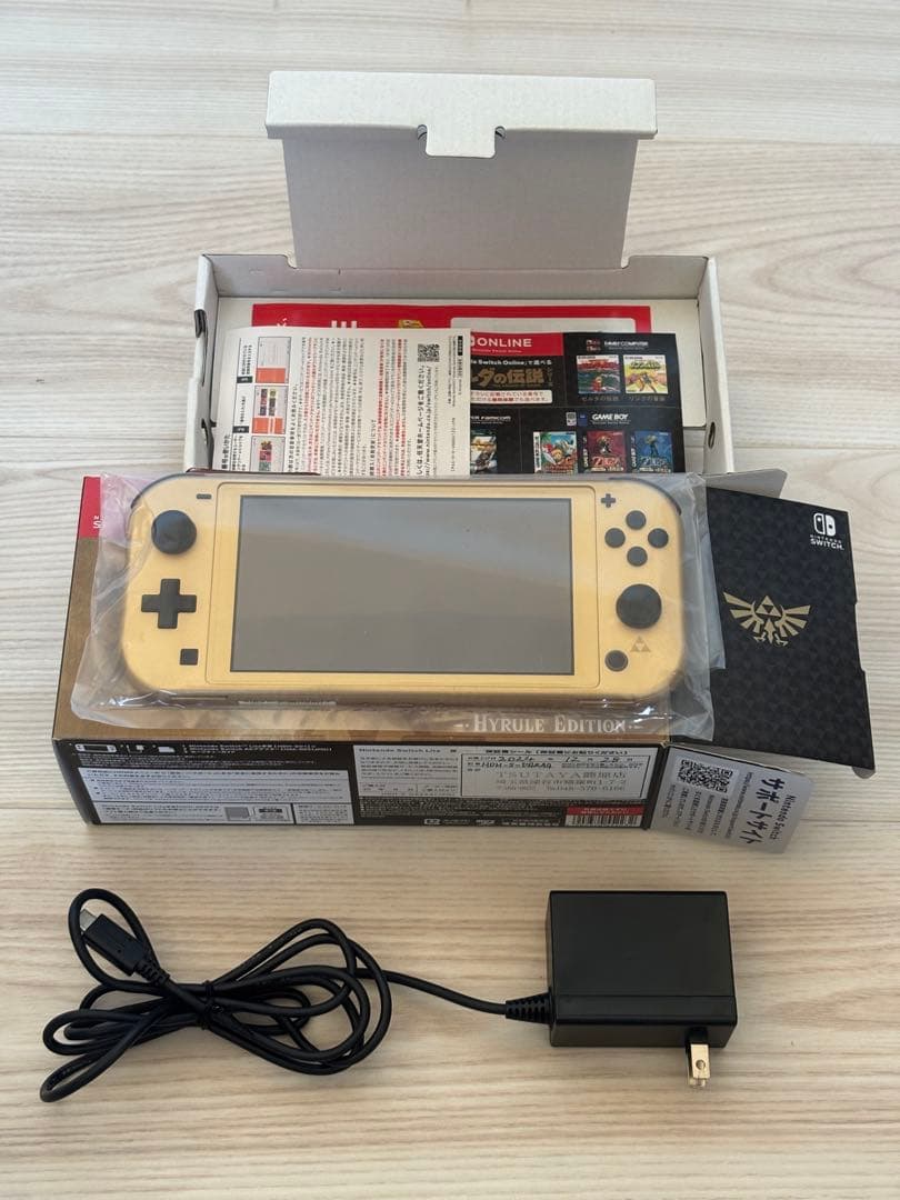 【美品】Nintendo Switch Lite Hyrule Edition
