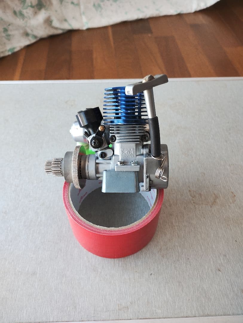 信頼のツインスター。タミヤFS-12 2ストロークリコイルスターター付きエンジン