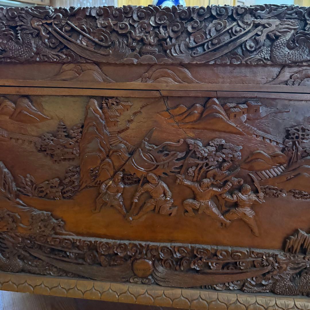 中国美術　アンティーク　木彫り衣装箱　家具　李朝　買取品　ディスプレー