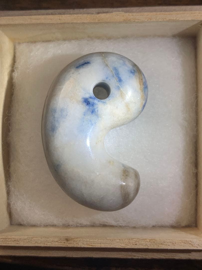 最上級　茄子紺　入りコン沢青翡翠　勾玉　糸魚川翡翠　コン沢勾玉　ひすい　ヒスイ