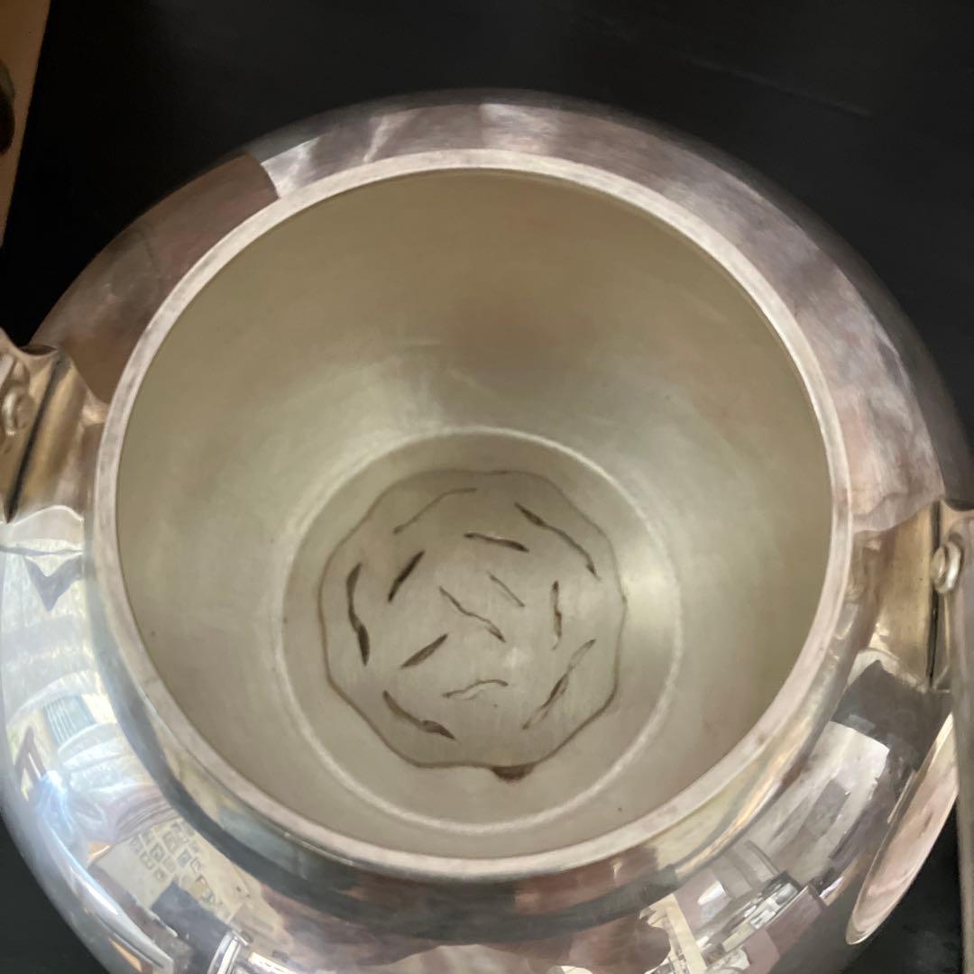 明治の金工師「中川九世浄益」作「南鐐（なんりょう）」純銀湯沸　重さ４８３㌘