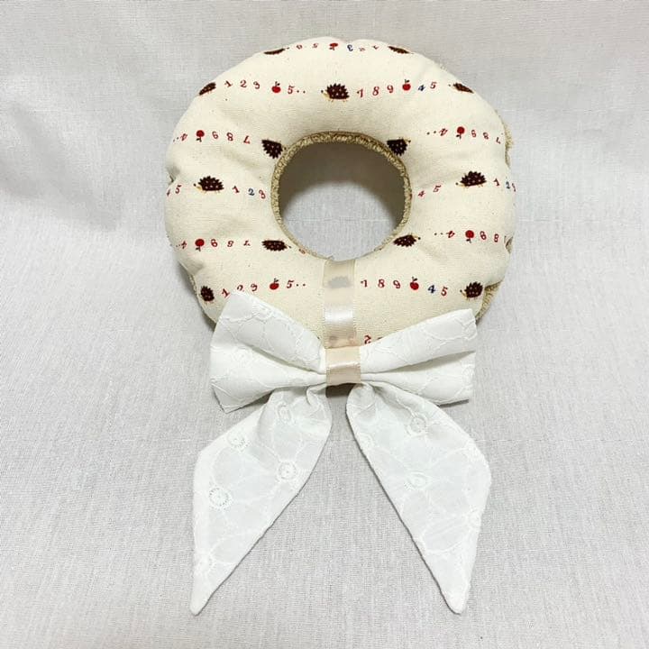 【リボン付きドーナツクッション】数字とハリネズミ柄×タオル地