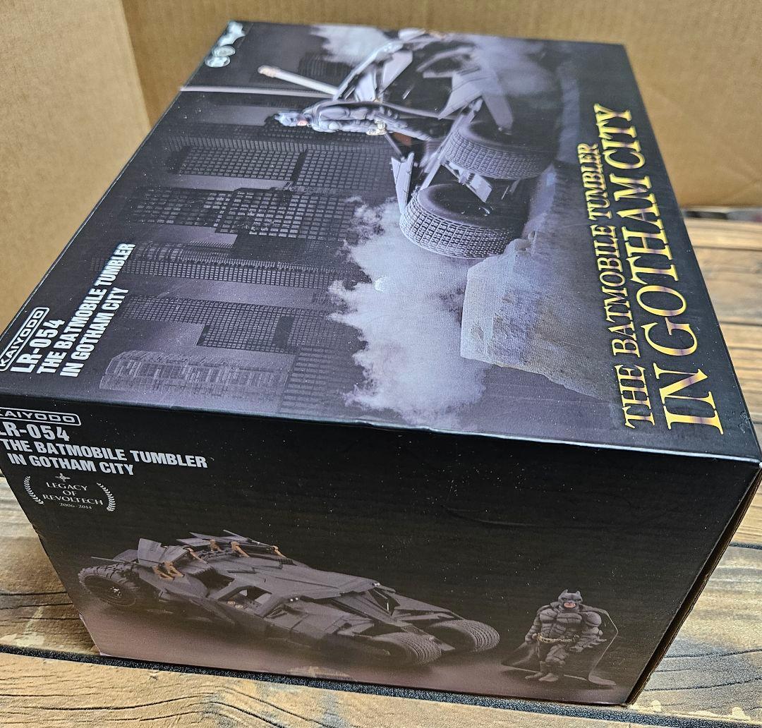 バットモービル•タンブラー•イン•ゴッサムシティスタチュー