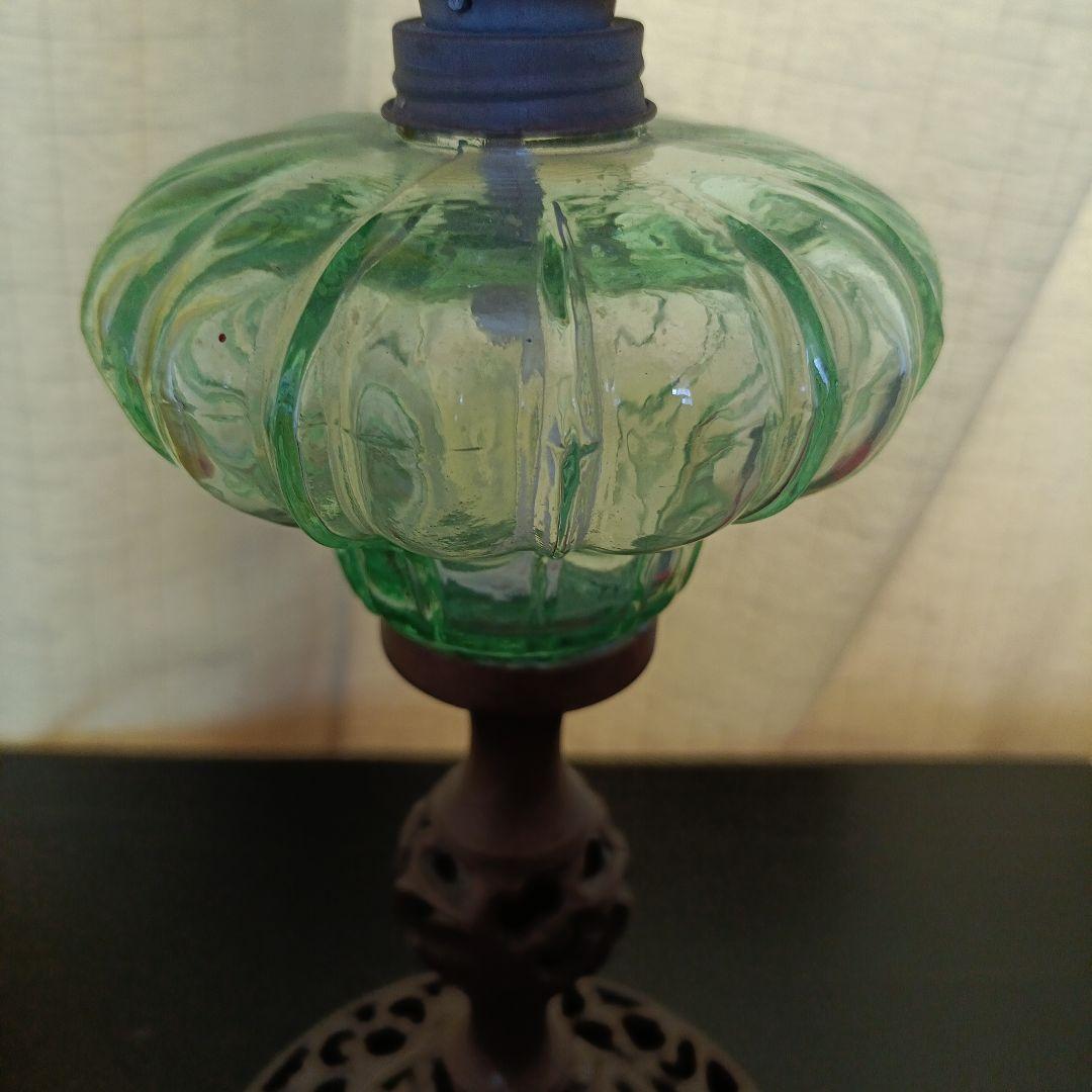 装飾的な緑色ガラスオイルランプ