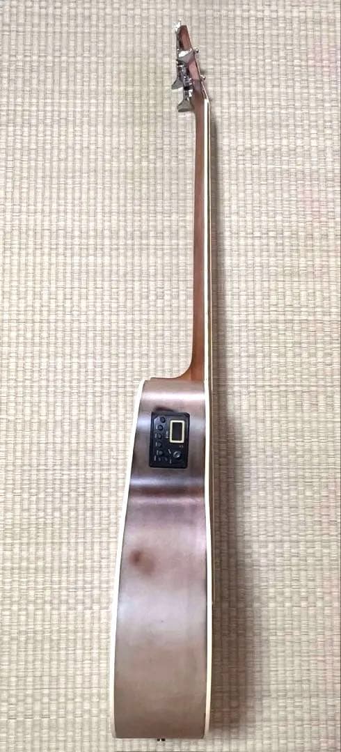 アコースティックベース　URIEL