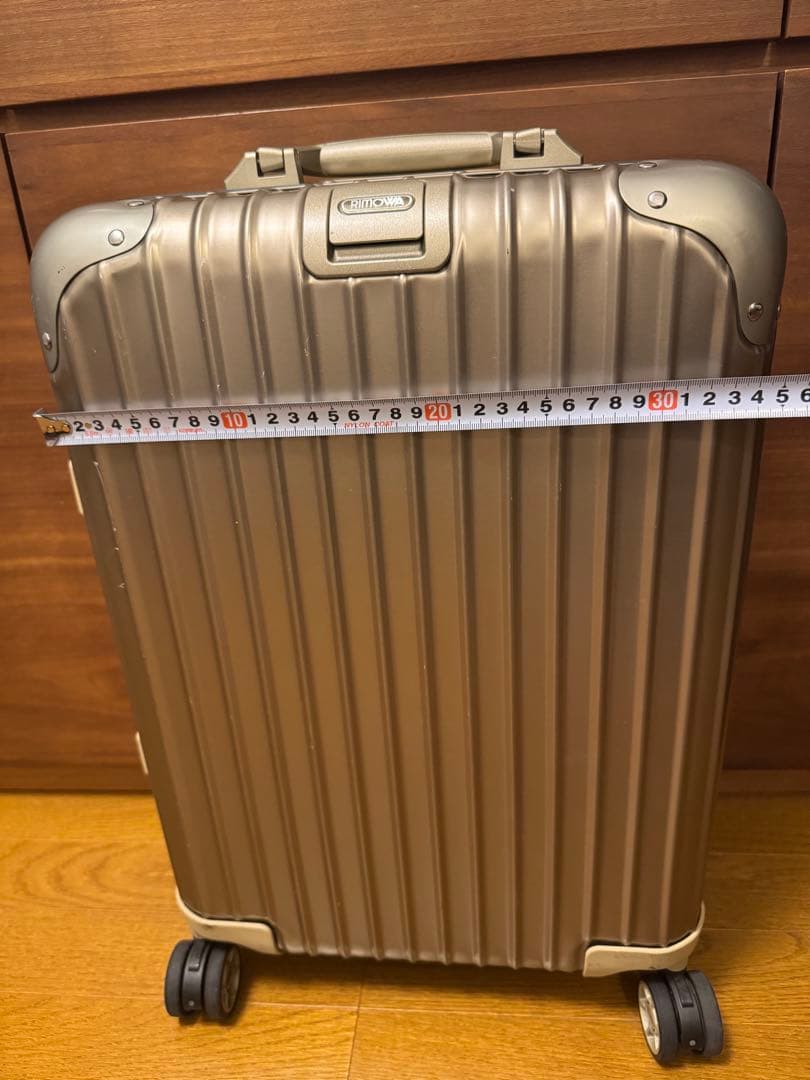 【美品】大人気リモワ32リットル　ゴールドキャリーケース