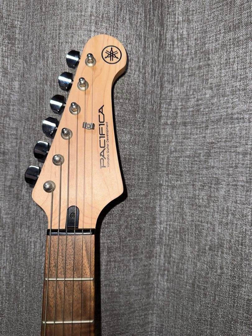 YAMAHA PACIFICA 012 エレキギター