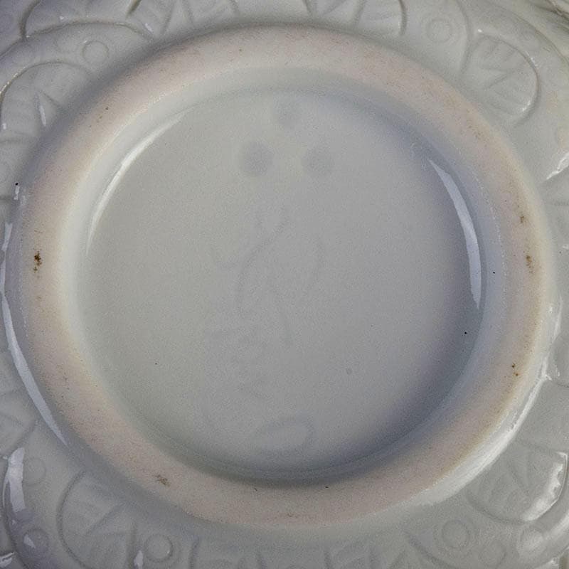 茶道具　平戸焼　十五代　中里茂右ェ門作　白磁雲龍彫　香合　共布共箱　V　8911