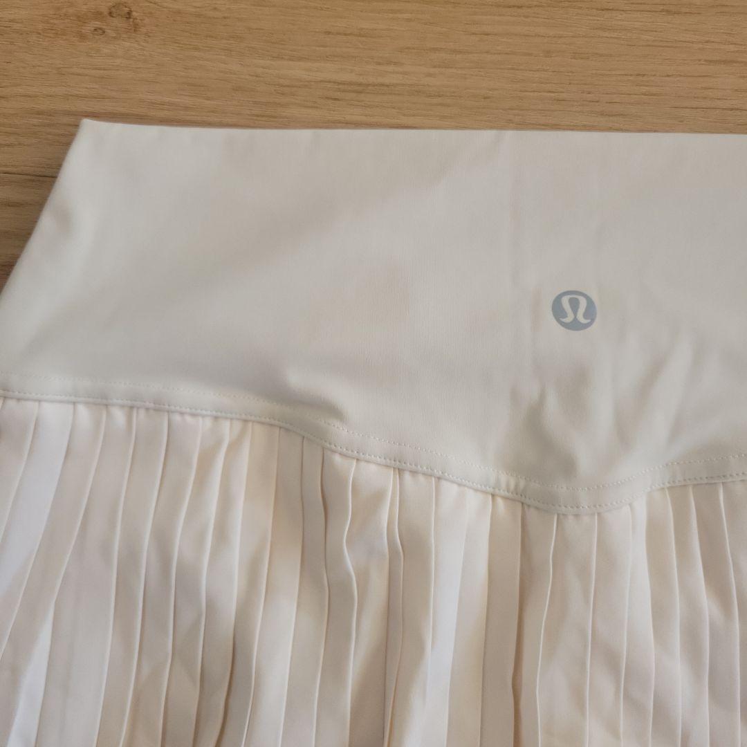 Lululemon ホワイト プリーツスカート