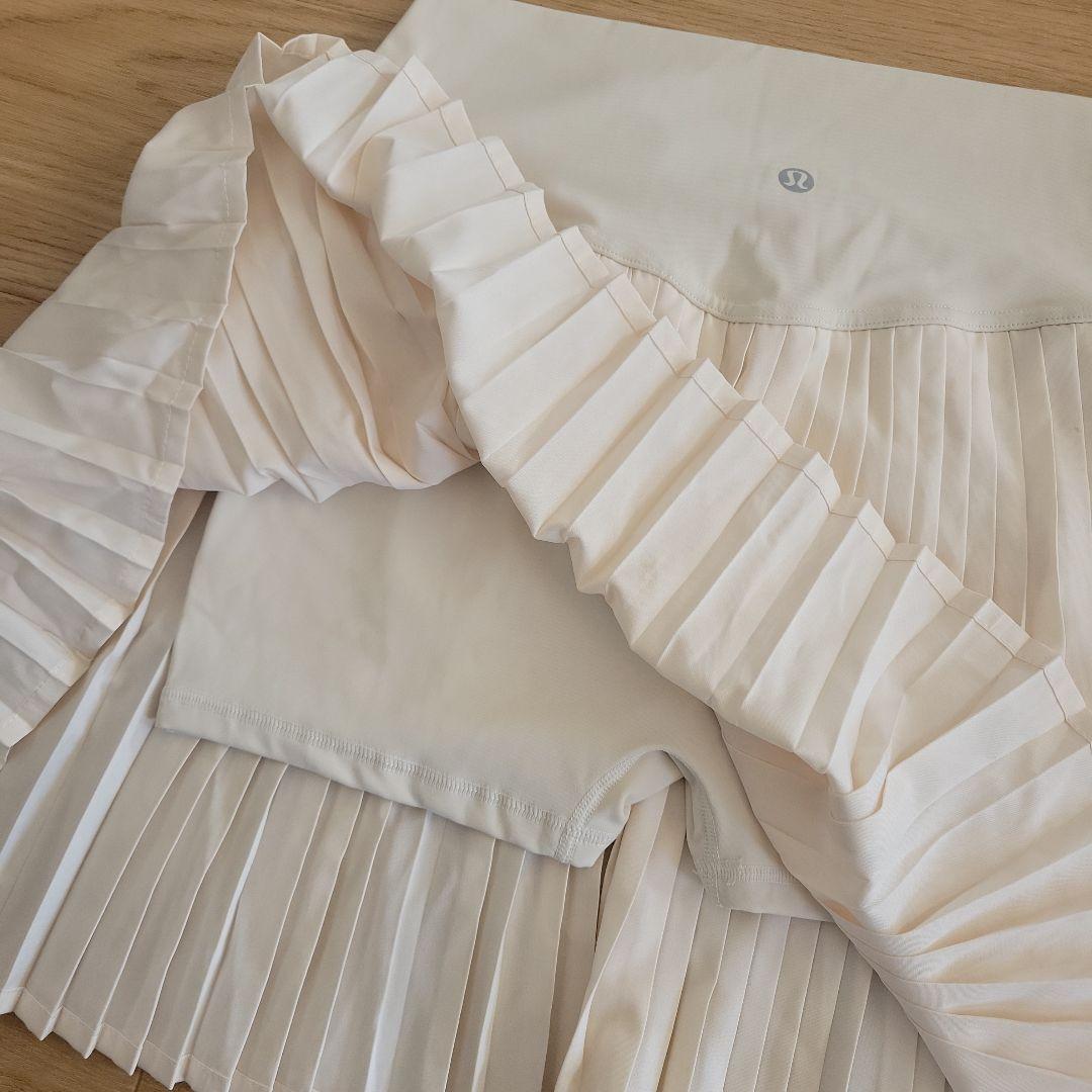 Lululemon ホワイト プリーツスカート