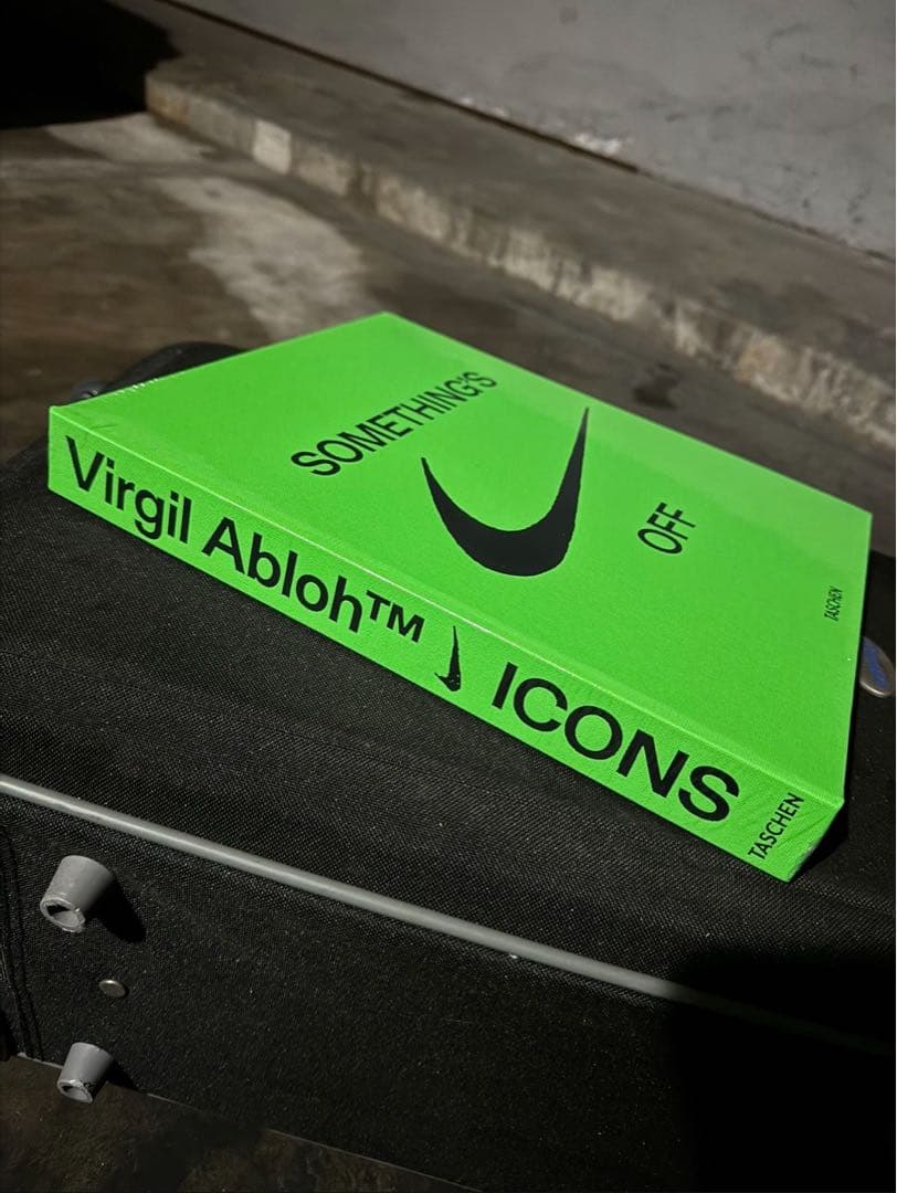 アート・デザイン・音楽 SOMETHING'S OFF Virgil Abloh