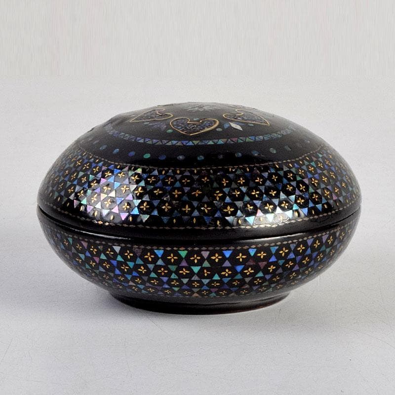 茶道具　黒漆　青貝　螺鈿装飾　香合　時代箱　V　8831