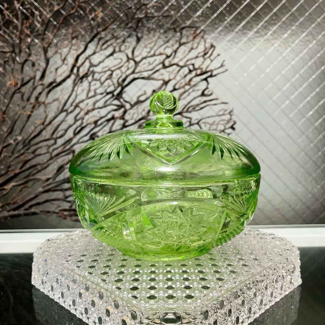 骨董　時代プレスガラス　ライムグリーン　切子調　菓子器　ボンボン入れ　　ウラン