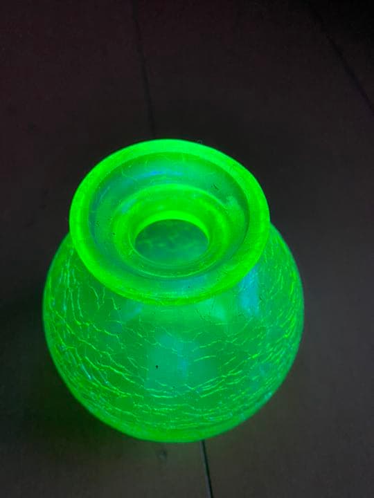 フランスのアンティーク　ウランガラス　花瓶　花活　花生　硝子