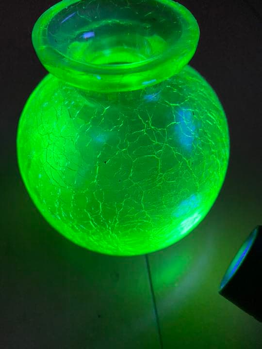 フランスのアンティーク　ウランガラス　花瓶　花活　花生　硝子