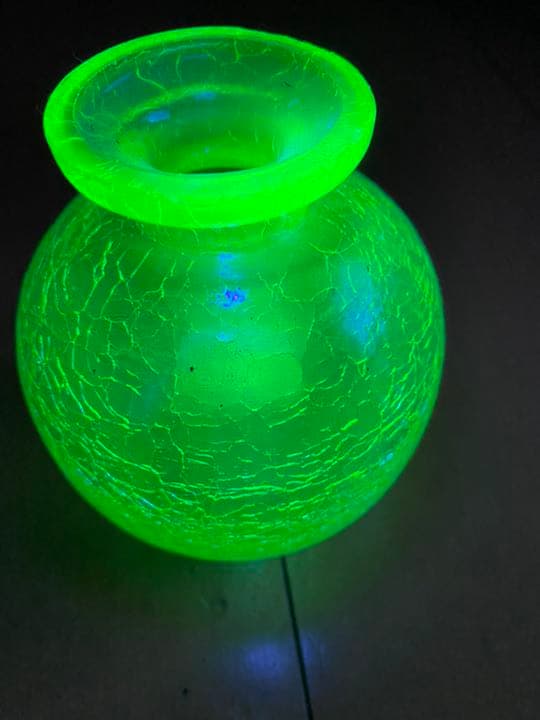 フランスのアンティーク　ウランガラス　花瓶　花活　花生　硝子