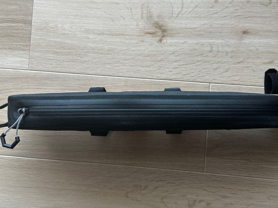 アピデュラ APIDURA レーシング ・ロングトップチューブパック