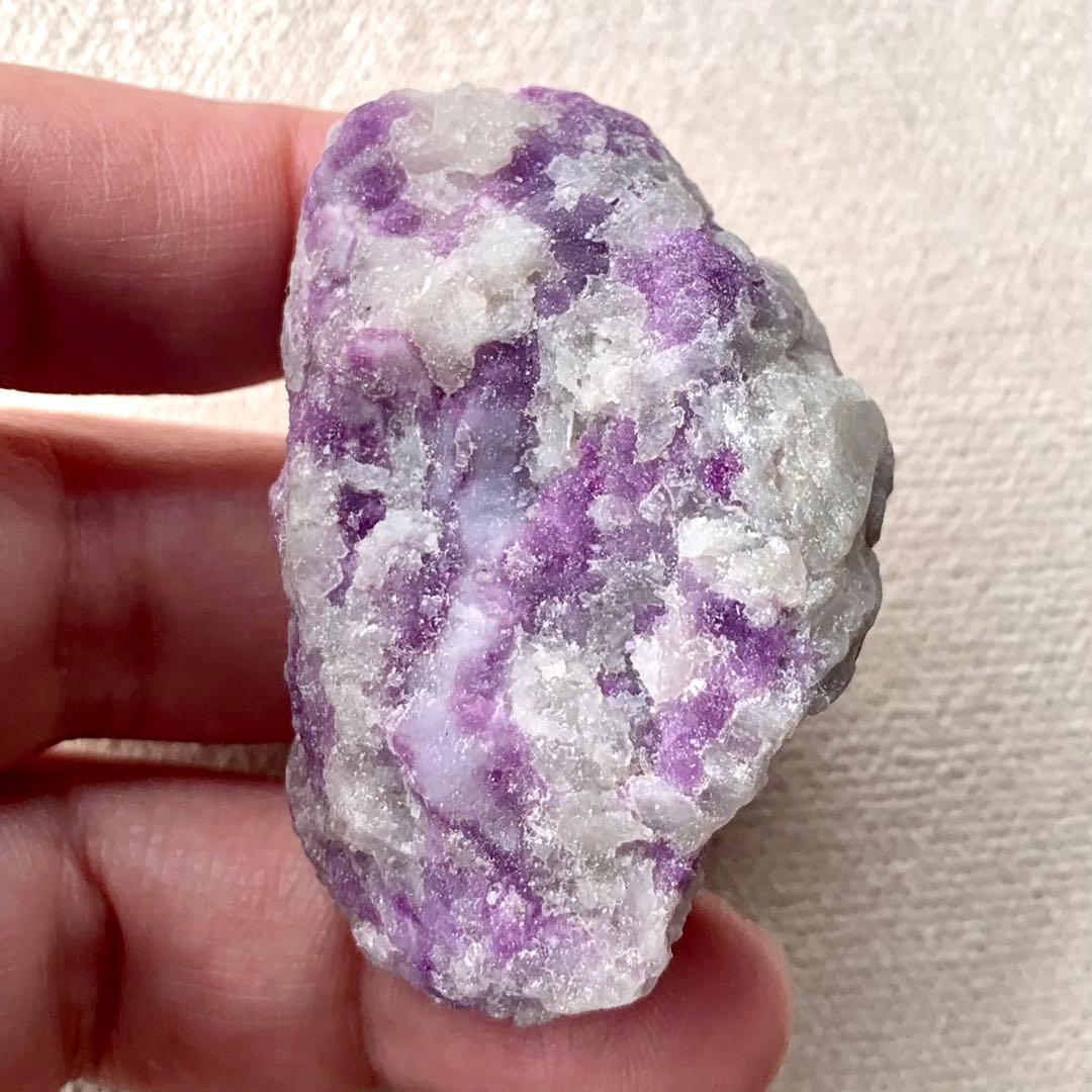 ハックマナイト原石F/鉱物標本/つぶつぶ藤色