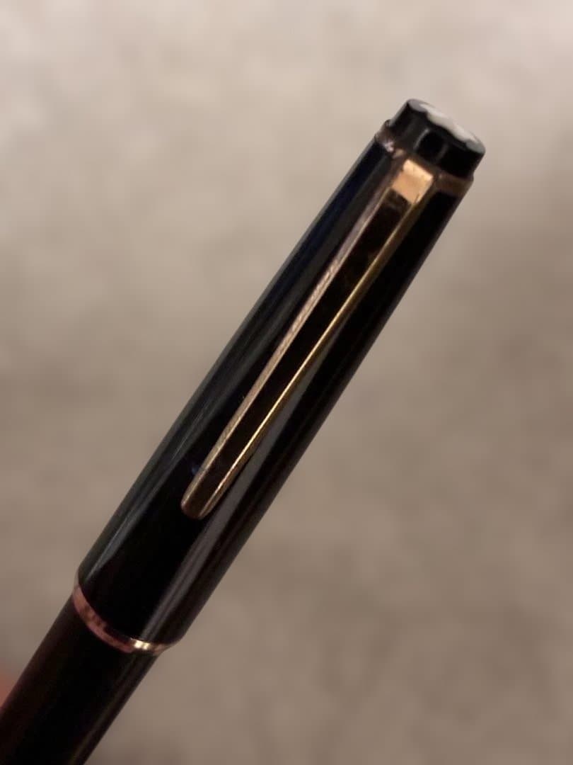 ◾️MONT BLANC ◾️モンブラン 万年筆 No.32◾️黒色／金色◾️