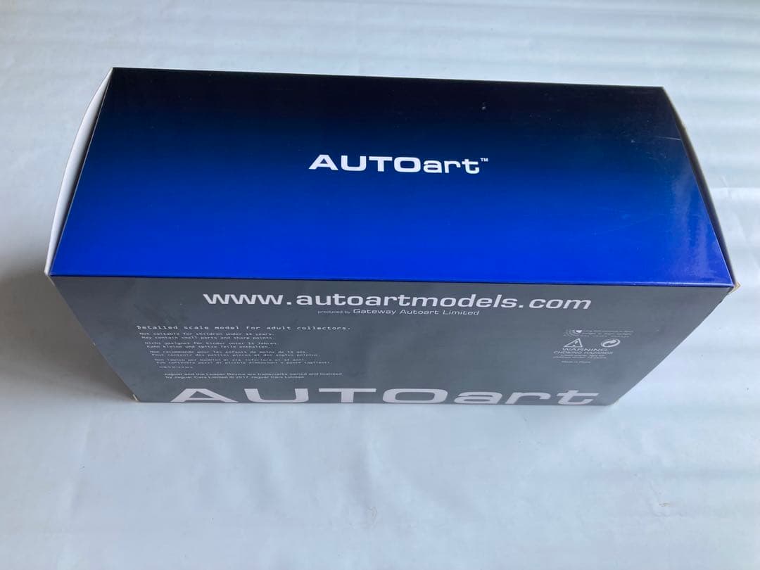 AUTOart JAGUAR E-TYPE ダイキャストモデル